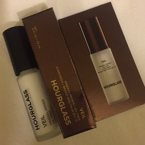 Hourglass veil mineral primer